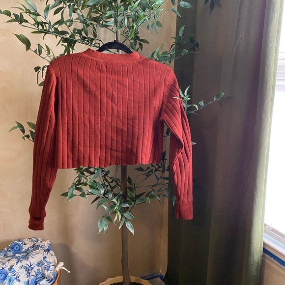 Cropped Sweater - Picture 2 of 2